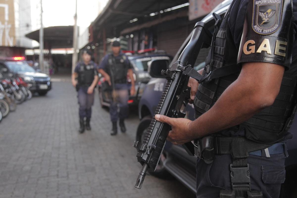 Policiais Militares a postos para incursão na área central da cidade: meta é amentar a sensação de segurança (Arquivo/Kamá Ribeiro)