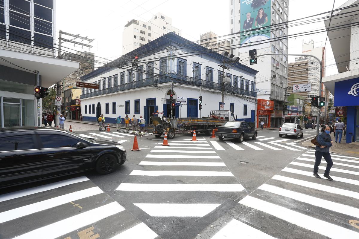 Faixa de pedestres em 'X' na esquina da Osório com Barão de Jaguara (Gustavo Tilio)