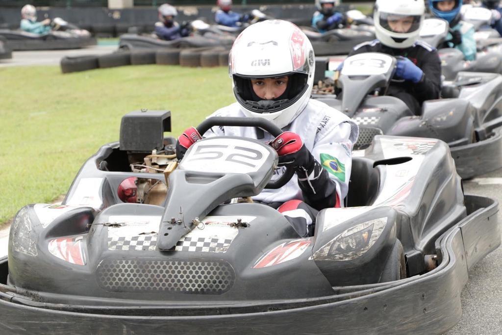 O jovem piloto Diego Godoy Frare em corrida recente que disputou em Valinhos e conqusitou o lugar mais alto do pódio:  metas definidas para chegar à F1 (Divulgação)