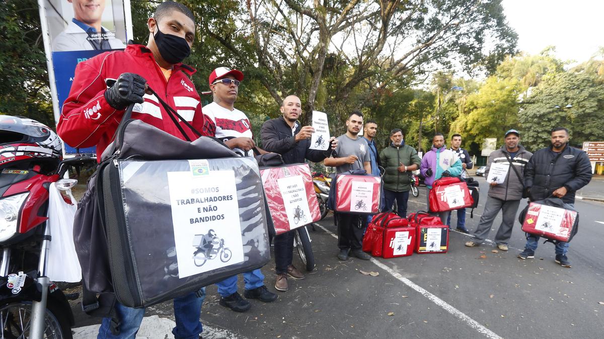 Manifestantes pediram mais atenção à categoria, que vem sofrendo preconceito em razão de criminosos estarem usando mochilas semelhantes aos de motoboys (Gustavo Tilio)