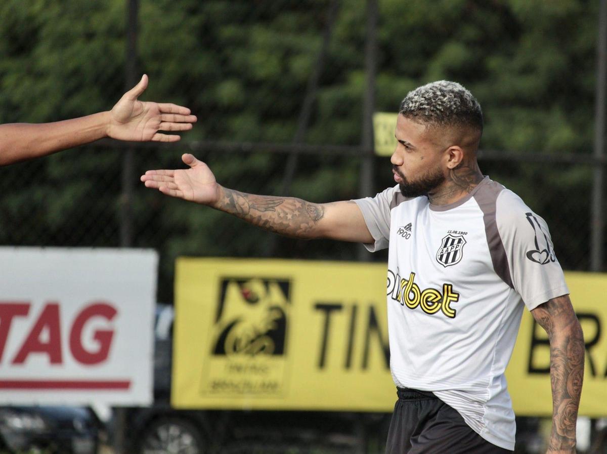 O meia-atacante Douglas Santos entrou em campo somente uma vez e atuou como titular por 45 minutos (Diego Almeida/Ponte Press)