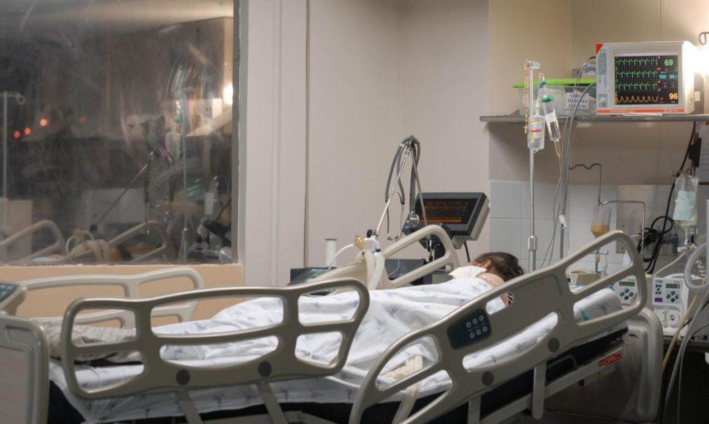 Levantamento de hospitais revela aumento da contaminação por novas variantes da covid, mas com baixa letalidade (Marcello Casal Jr/ Agência Brasil)