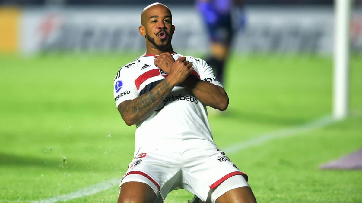 Aos sete minutos, Patrick (foto) passou para Everaldo finalizar na trave esquerda do São Paulo (Divulgação)