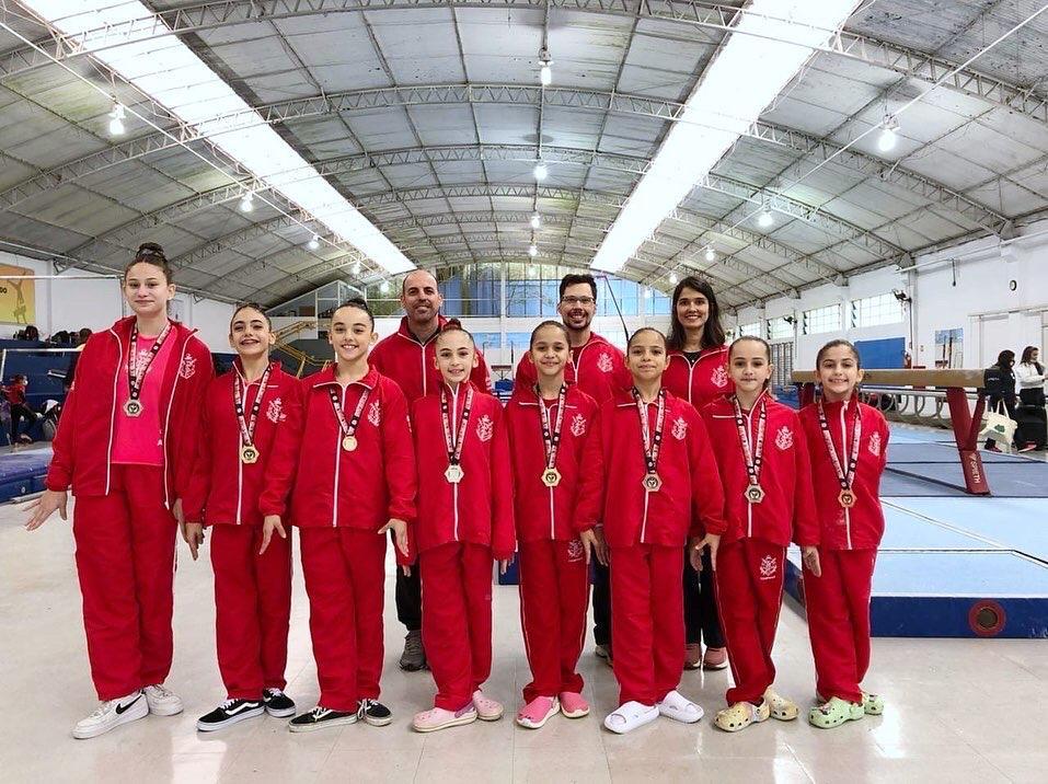 Sophia Weisberg, Vitória Nucci, Lara Fonseca, Valentina Sia, Ana Leticia Souto, Marina Redivo, Júlia Lucenti e Ísis Paulino, ginastas que têm entre 9 e 13 anos (Divulgação)