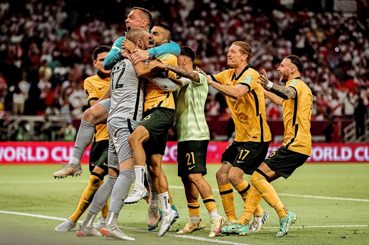 Goleiro reserva, Redmayne, entrou para classificar seleção australiana (Twitter/Socceroos)
