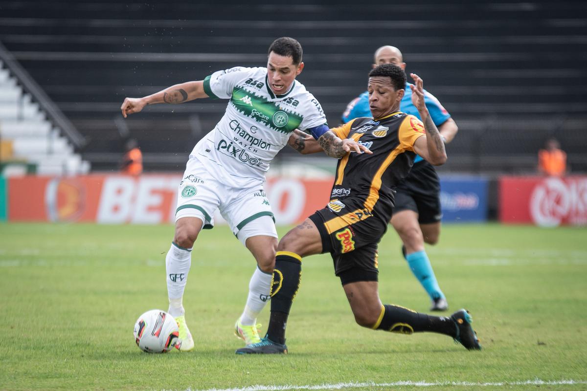 O meia Giovanni Augusto teve boa atuação na vitória do Guarani sobre o Novorizontino, no domingo (Guilherme Veiga / Especial para Guarani FC)