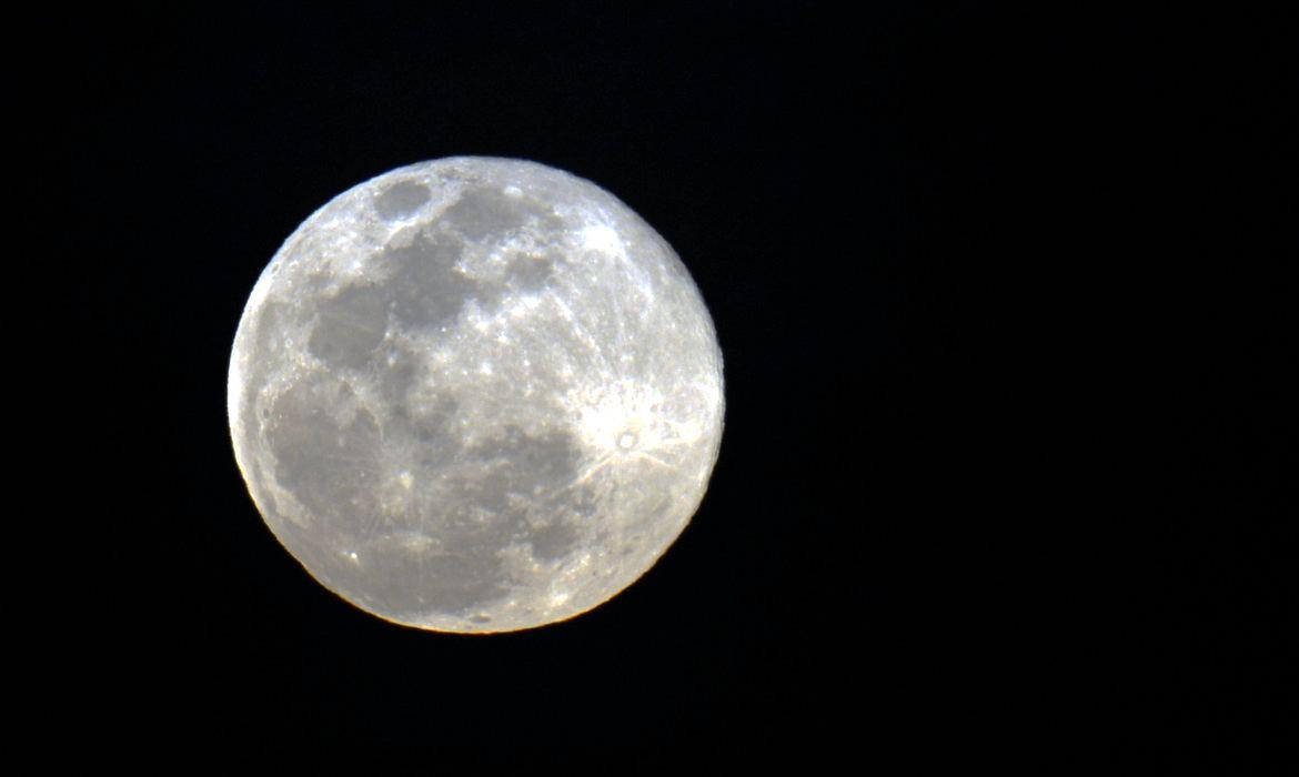 A Lua está cheia e no ponto mais próximo da Terra (ABR)