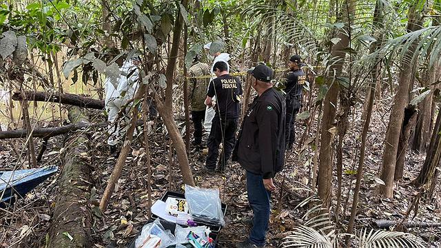 Vestígios humanos que foram encontrados na mata durante as investigações passam por perícia (Divulgação)