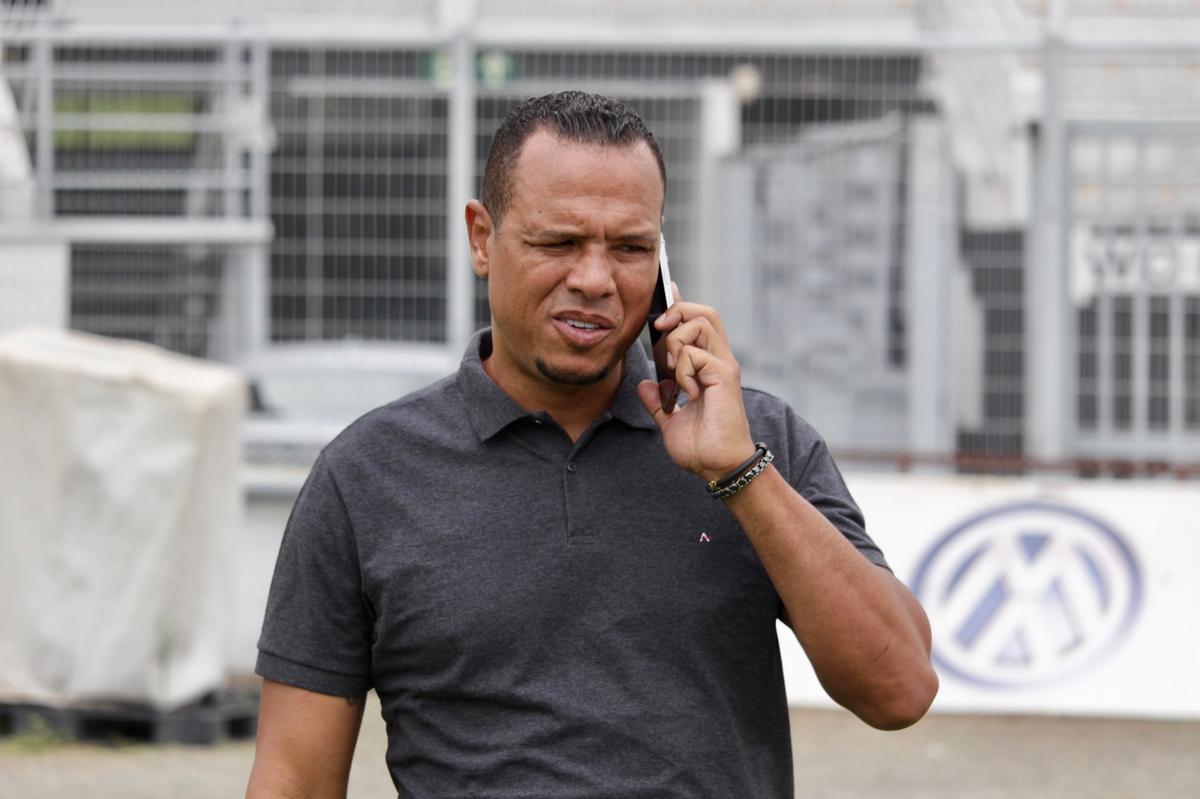 Luís Fabiano, coordenador de futebol da Ponte Preta, trabalha com o objetivo de fechar negociações (Diego Almeida/Pontepress)