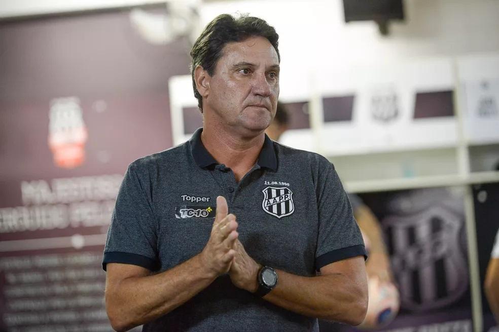 O técnico João Brigatti, atualmente no América de Natal na Série D, negou qualquer tipo de contato ou negociação com a Ponte Preta (Divulgação)