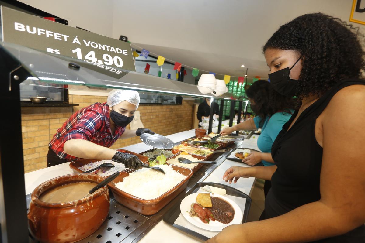Restaurante localizado no Centro de Campinas oferece bufê para consumo à vontade por R$ 14,90: apenas com vegetais (Gustavo Tilio)