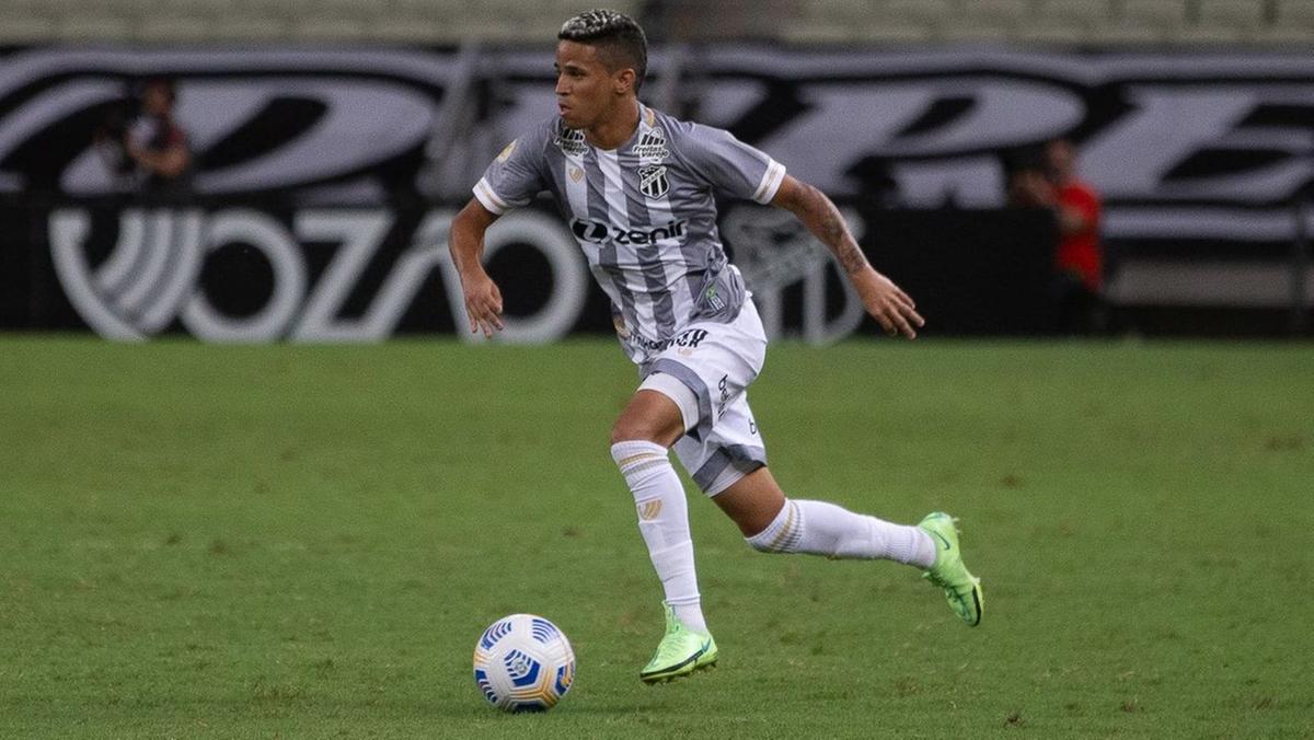 A bola sobrou nos pés de Erick, que chutou e contou com desvio da marcação para marcar seu 3º gol pelo time cearense (Divulgação)