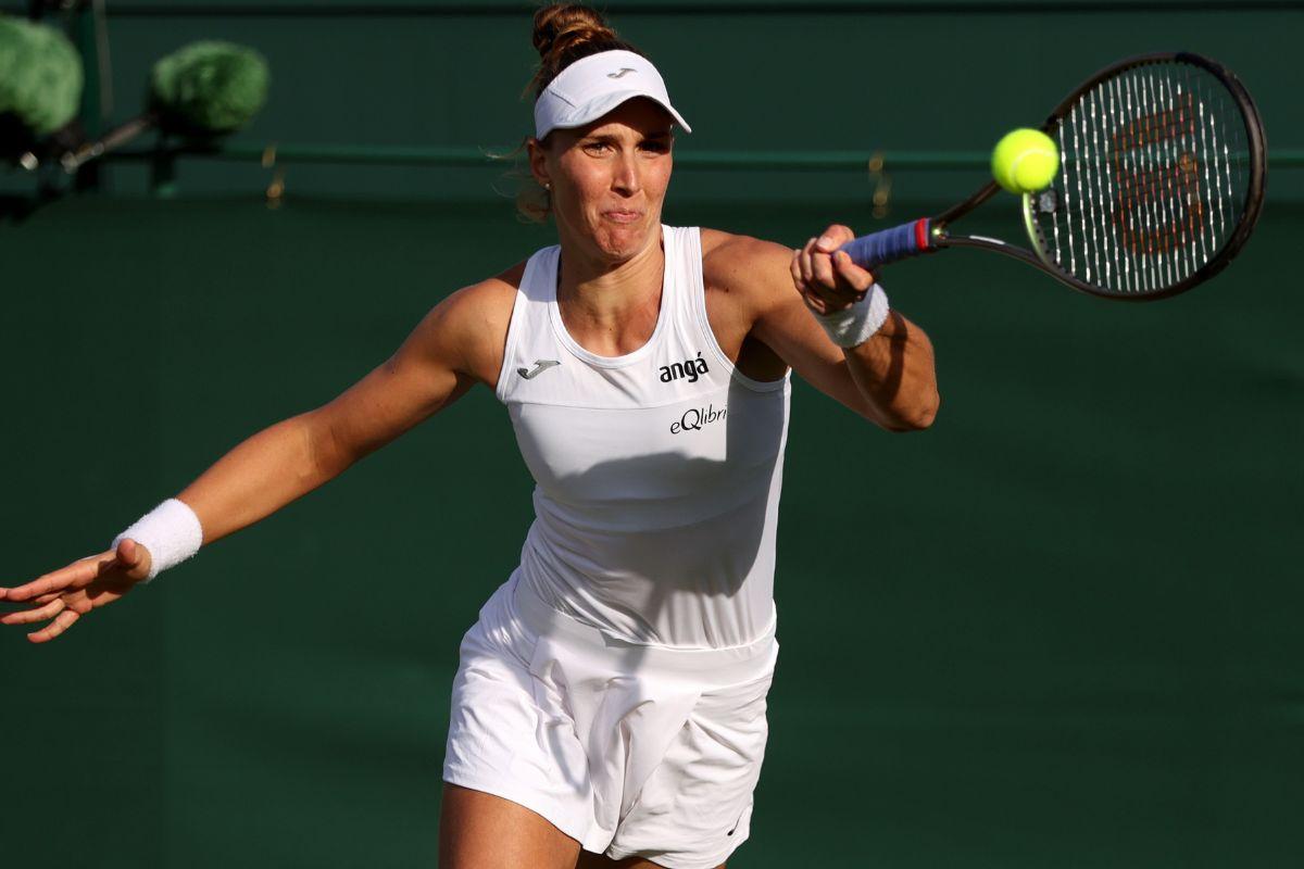 Brasileira chegou entre as favoritas em Wimbledon, mas caiu logo no primeiro jogo (Clive Brunskill)