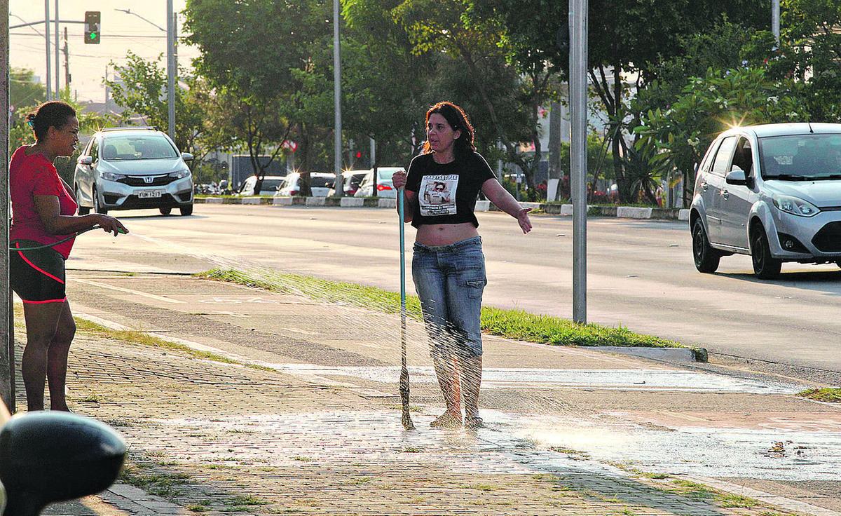 Moradores da região de Campinas precisam evitar lavagem de calçadas, pois é prevista estiagem nos próximos meses (Ricardo Lima)
