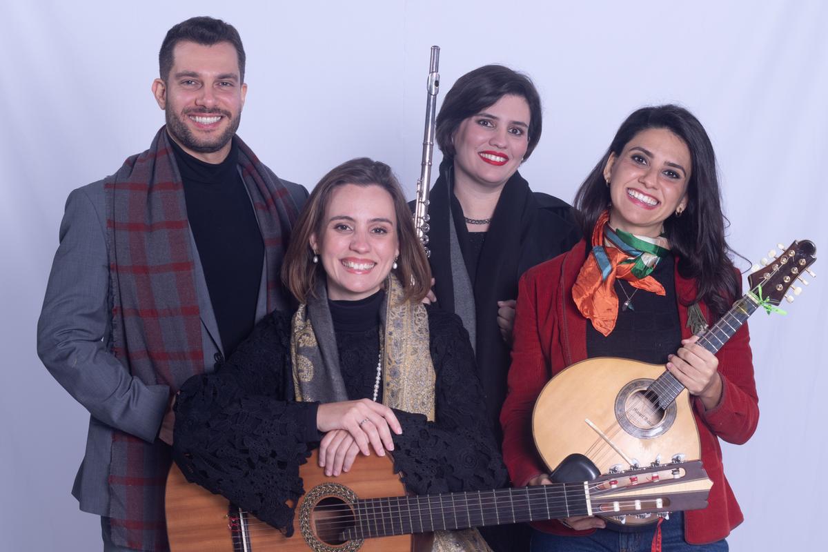 O tenor Paulo Paolillo se uniu às irmãs Lia, Corina e Elisa Meyer Ferreira: projeto “Choro Lírico” tem estreia da turnê no Sesi Amoreiras (Flávio Torres)
