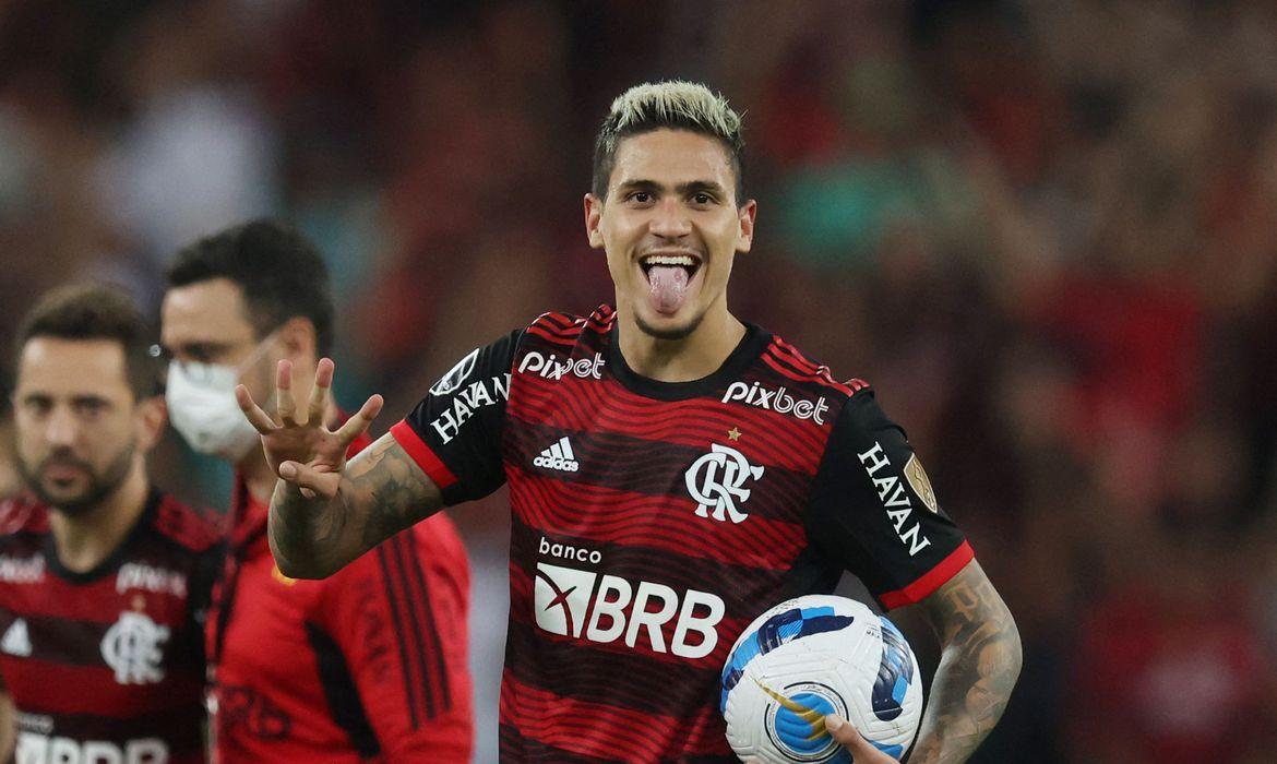 Pedro é o artilheiro do jogo com quatro gols (Reuters/ Sergio Moraes)
