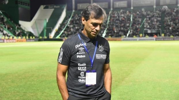 Em 29 jogos sob o comando do Santos, Fabián Bustos somou oito vitórias, 13 empates e oito derrotas (Ivan Storti/Santos FC)