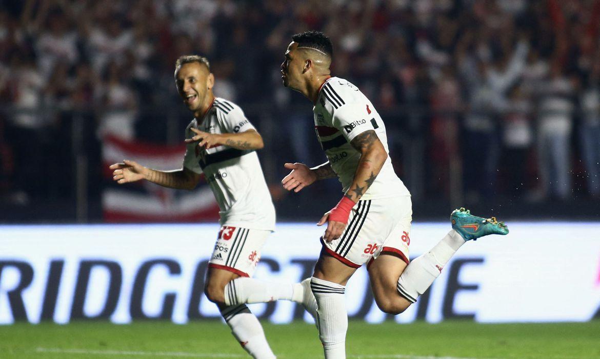 Tricolor derrota Universidad Católica por 4 a 1 no Morumbi (Reuters/ Carla Carinel)