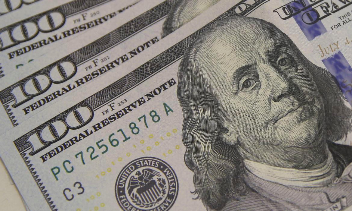 Bolsa caiu 2,07% e voltou a fechar abaixo de 100 mil pontos (Valter Campanato/ Agência Brasil)