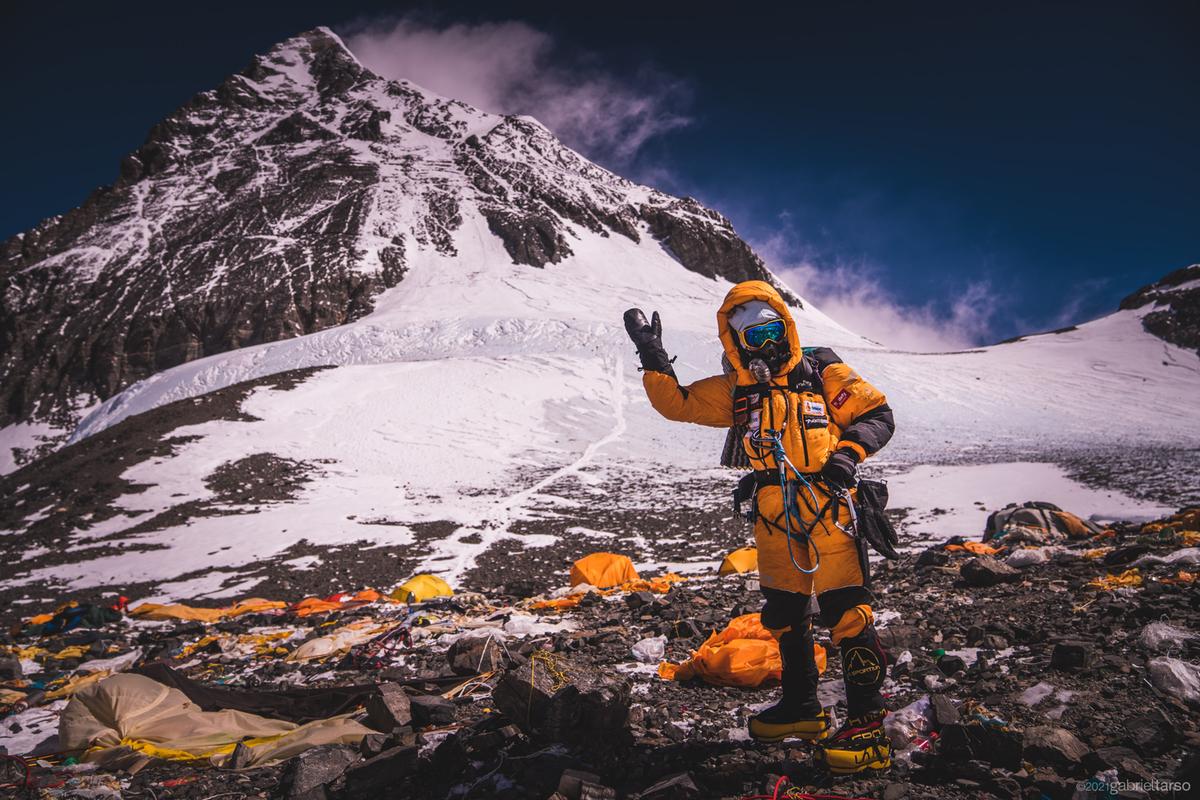 A atleta campineira Aretha Duarte conquistou o topo do mundo ao chegar ao cume do Everest e se tornou a primeira mulher negra latino-americana a realizar tal feito (Gabriel Tarso / Divulgação)