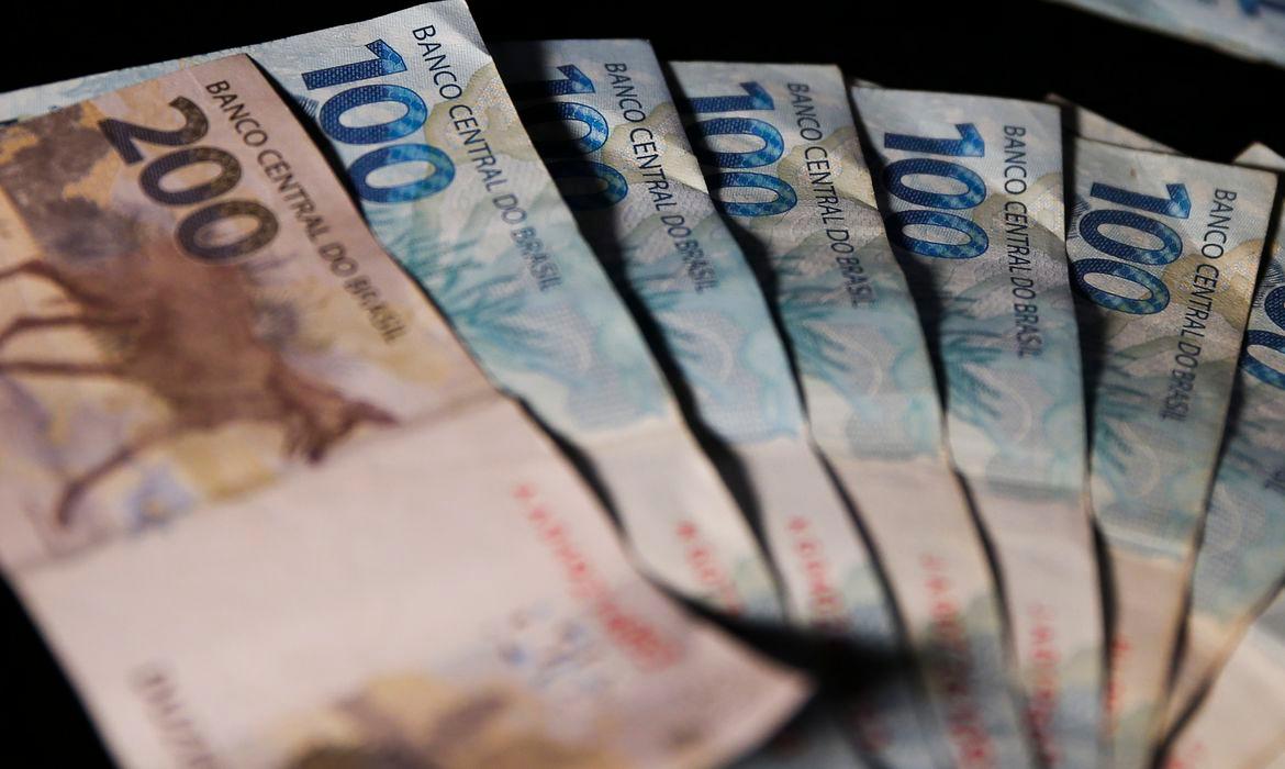 O valor total ficará em R$ 600 e será recebido até dezembro (José Cruz/ Agência Brasil)