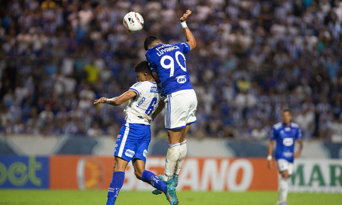 Os mineiros foram a 42 pontos e seguem com sete pontos de vantagem para o vice-líder Vasco (Cruzeiro Esporte Clube)