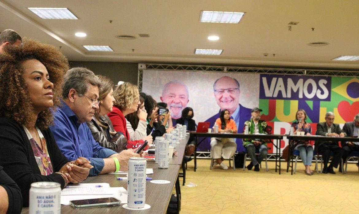 O PT oficializou, em convenção realizada em São Paulo, a candidatura de Luiz Inácio Lula da Silva à Presidência da República, e aprovou a chapa com o ex-governador Geraldo Alckmin (PSB) na qualidade de vice (Agência Brasil)