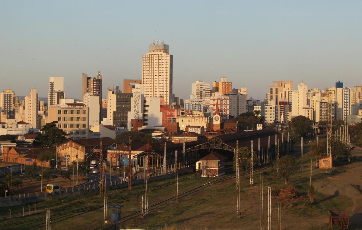 A parte do terreno que foi transferida para Campinas na solenidade de ontem compreende da linha de trem até o muro que faz limite com a Vila Industrial, uma área de 141 mil m2 (Ricardo Lima)