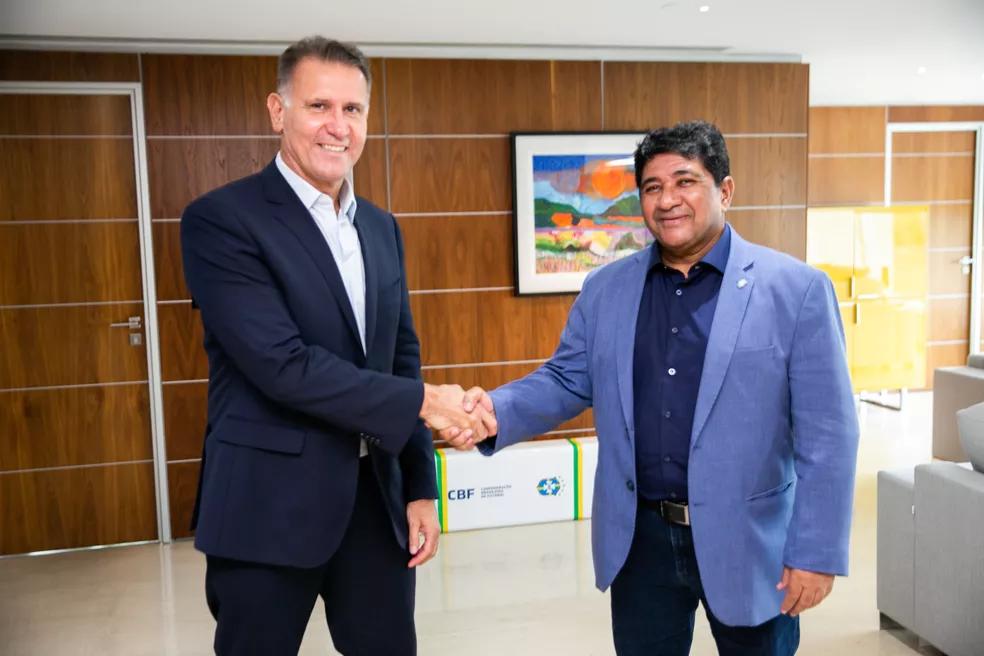 Presidente da Comissão de Arbitragem, Wilson Seneme e o presidente da CBF, Ednaldo Rodrigues (Divulgação/CBF)