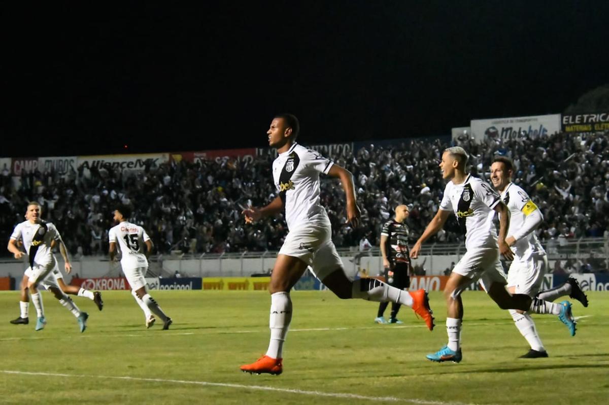 Mateus Silva, zagueiro artilheiro, autor do gol de empate, fez o seu segundo jogo com a camisa da Ponte Preta (Francisco Cedrim)