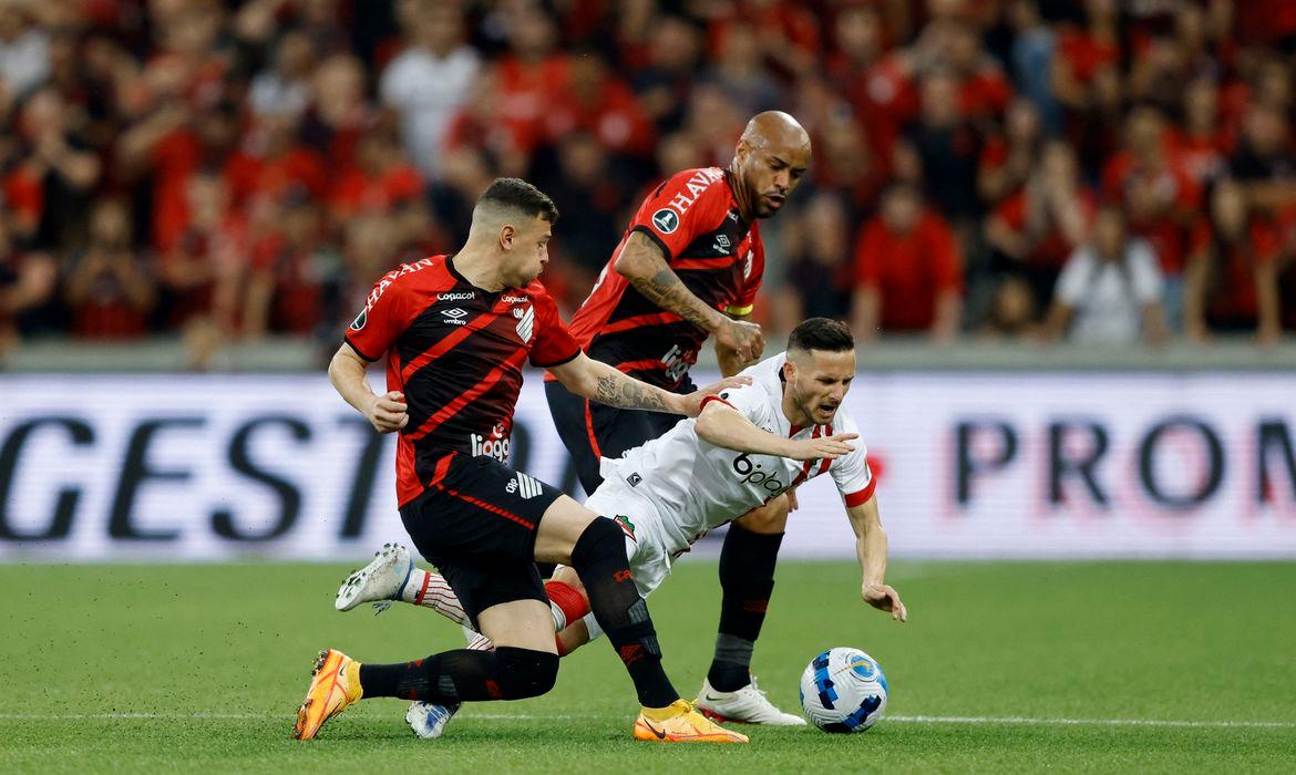 Vaga para a semifinal da Libertadores será definida na Argentina (Reuters/ Rodolfo Buhrer)