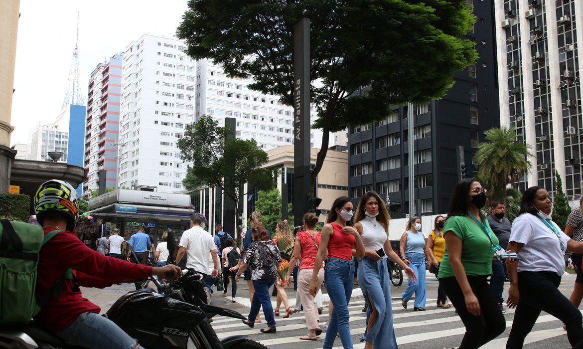 No total, há 34,01 milhões de casos e 679.996 óbitos pela doença (Rovena Rosa/ Agência Brasil)