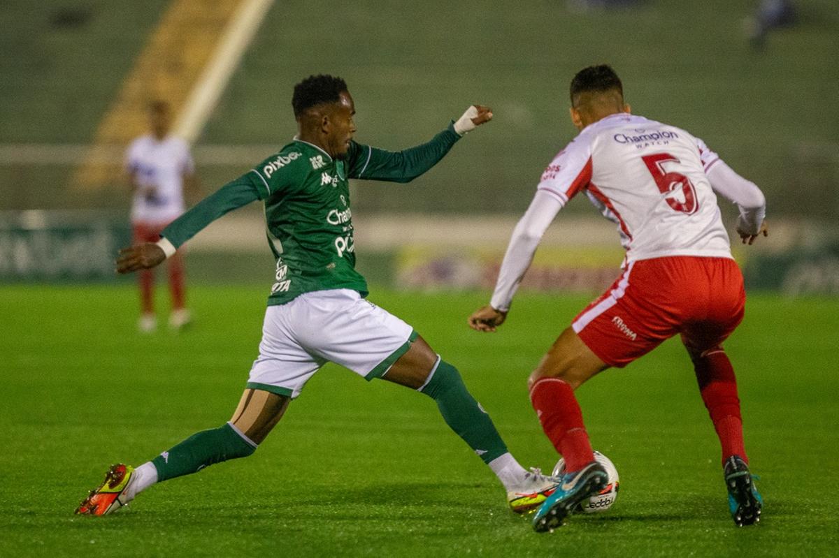 Feliz com o resultado positivo, Mozart exaltou o comportamento do time durante a partida diante do Timbu (Thomaz Marostegan/Guarani FC)