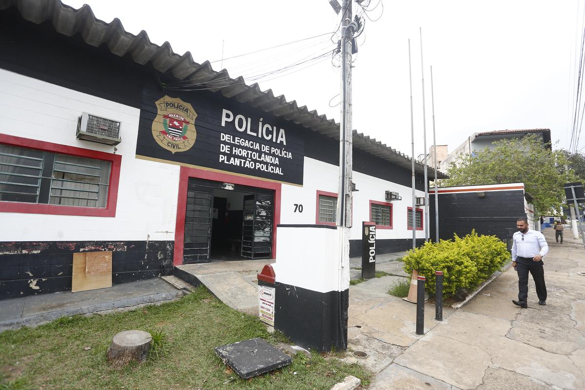 Vereadores Enoque Moura e Márcia Campos e o assessor Isaac Souza foram levados ao 1º Distrito Policial (Gustavo Tilio)