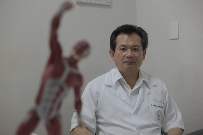 O fisioterapeuta Humberto Akira Takahashi: "A técnica é muito eficaz, inclusive, no tratamento de fibromialgia e de cefaleia"r
Caption (Diogo Zacarias)