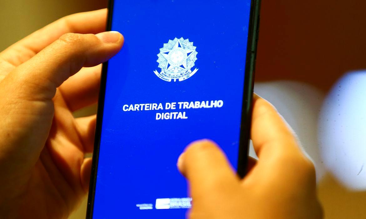 No acumulado do ano, saldo está em 1,56 milhão de postos de trabalho (Marcelo Camargo/ Agência Brasil)