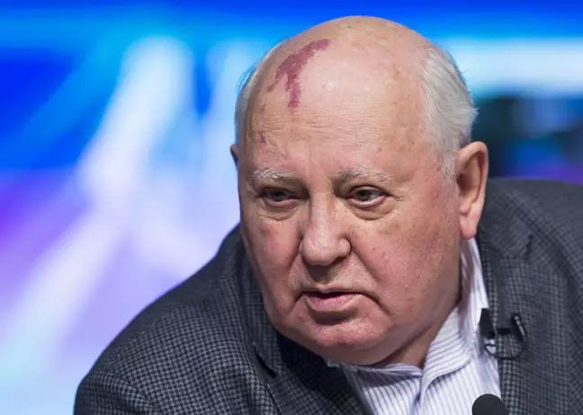 "Mikhail Sergeevich Gorbachev morreu esta noite após uma doença grave e prolongada", disse o Hospital Clínico Central, segundo a agência RIA Novosti (Alexander Zemlianichenko / AP)