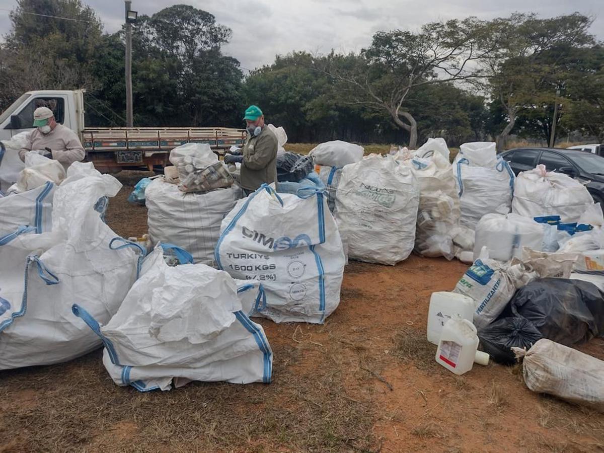 No Dia Verde-Azul deste ano, a Prefeitura de Valinhos recolheu cerca de 6 mil embalagens de agrotóxicos, de plástico, alumínio e de papelão, utilizadas em propriedades rurais do município (Divulgação)