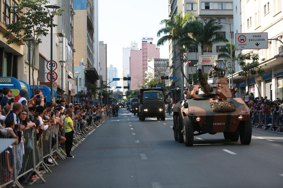 Exército será a primeira corporação a desfilar na parada de 7 de Setembro, com tropas a pé e viaturas blindadas na Avenida Francisco Glicério (Cedoc/RAC)