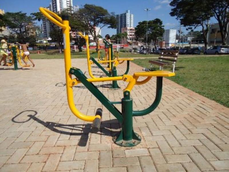 "Locais públicos, com aparelhos adequados, segurança e facilidade de acesso, transformam-se em academias ao ar livre" (Divulgação)