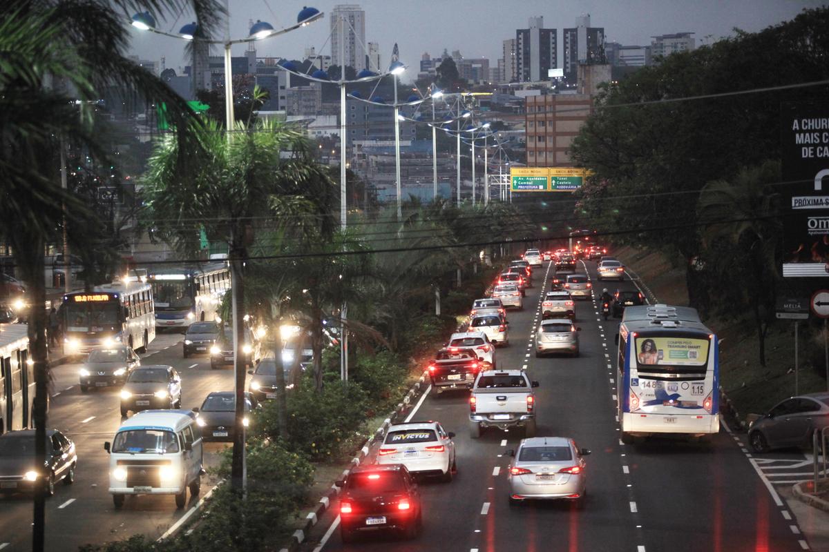 Avenida Prestes Maia, no Jardim do Trevo, em Campinas: Prefeitura informou que não está previsto nenhum reajuste da taxa de iluminação pública ao consumidor (Kamá Ribeiro)