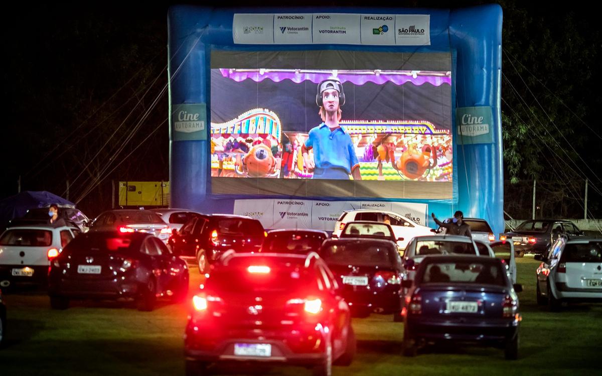 A Pedreira do Chapadão tem capacidade para receber 130 veículos por sessão de cinema: nostalgia para os mais velhos e novidade para a garotada (Divulgação)