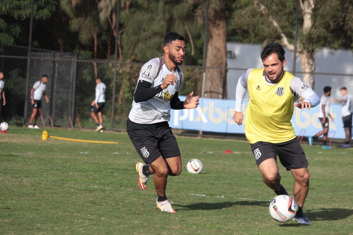 Bernardo e Norberto são alternativas do técnico Hélio dos Anjos para vaga de Formiga, lesionado (Diego Almeida/PontePress)