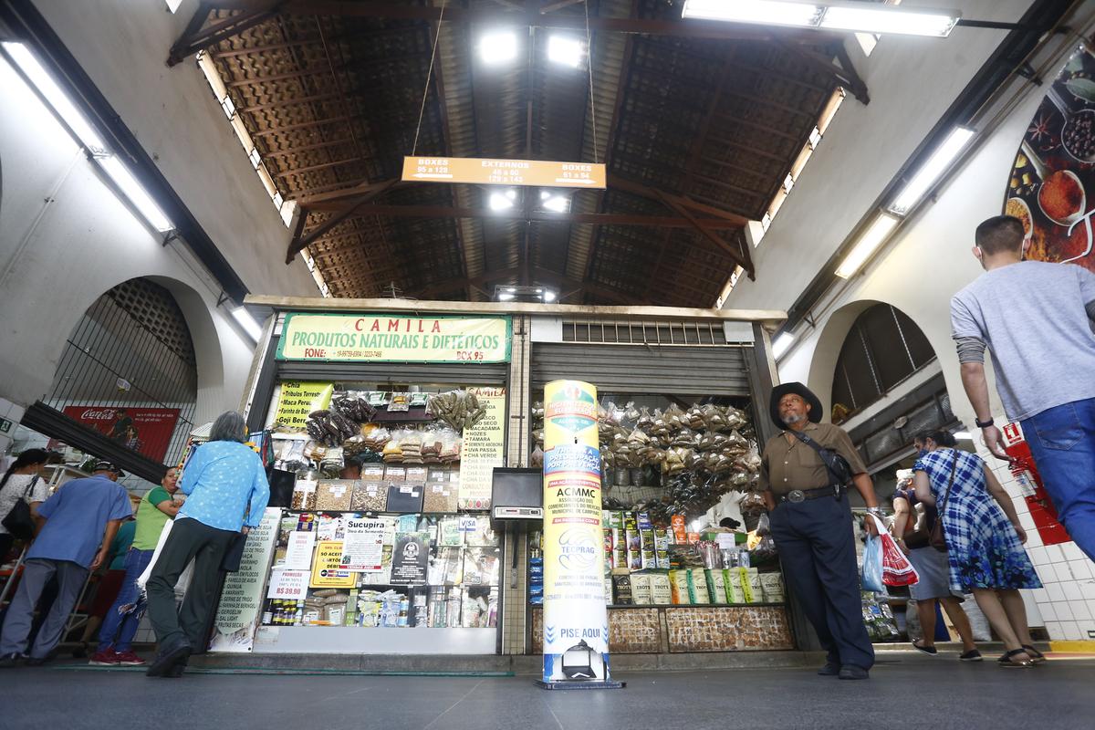 Interior do Mercadão Municipal em Campinas: parte dos comerciantes demonstra inquietação com as obras e teme transtornos que podem afetar o movimento de vendas (Gustavo Tilio)