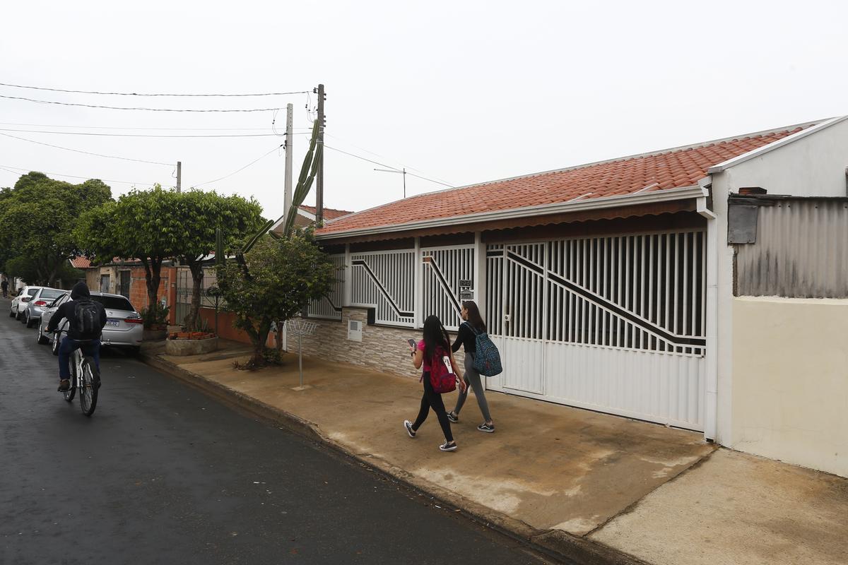 Casa no Jardim Rosolém, em Hortolândia, onde o ganhador da Mega-Sena assassinado Jonas Lucas Alves Dias vivia com os irmãos, que decidiram sair do bairro para local ignorado (Gustavo Tilio)