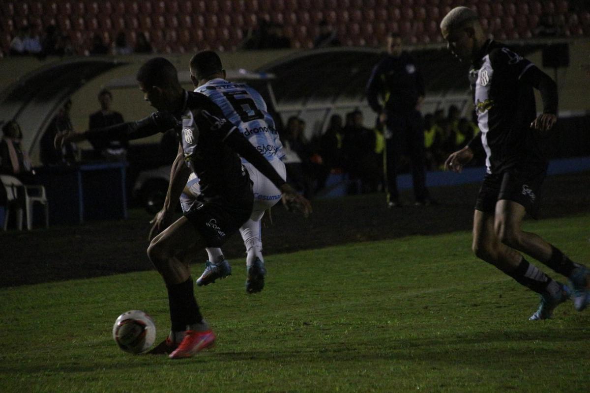 Com um jogador a mais, a Ponte Preta foi bem no segundo tempo e encontrou o caminho da vitória (Felipe Barbosa/F Press/Estadão Contúdo)