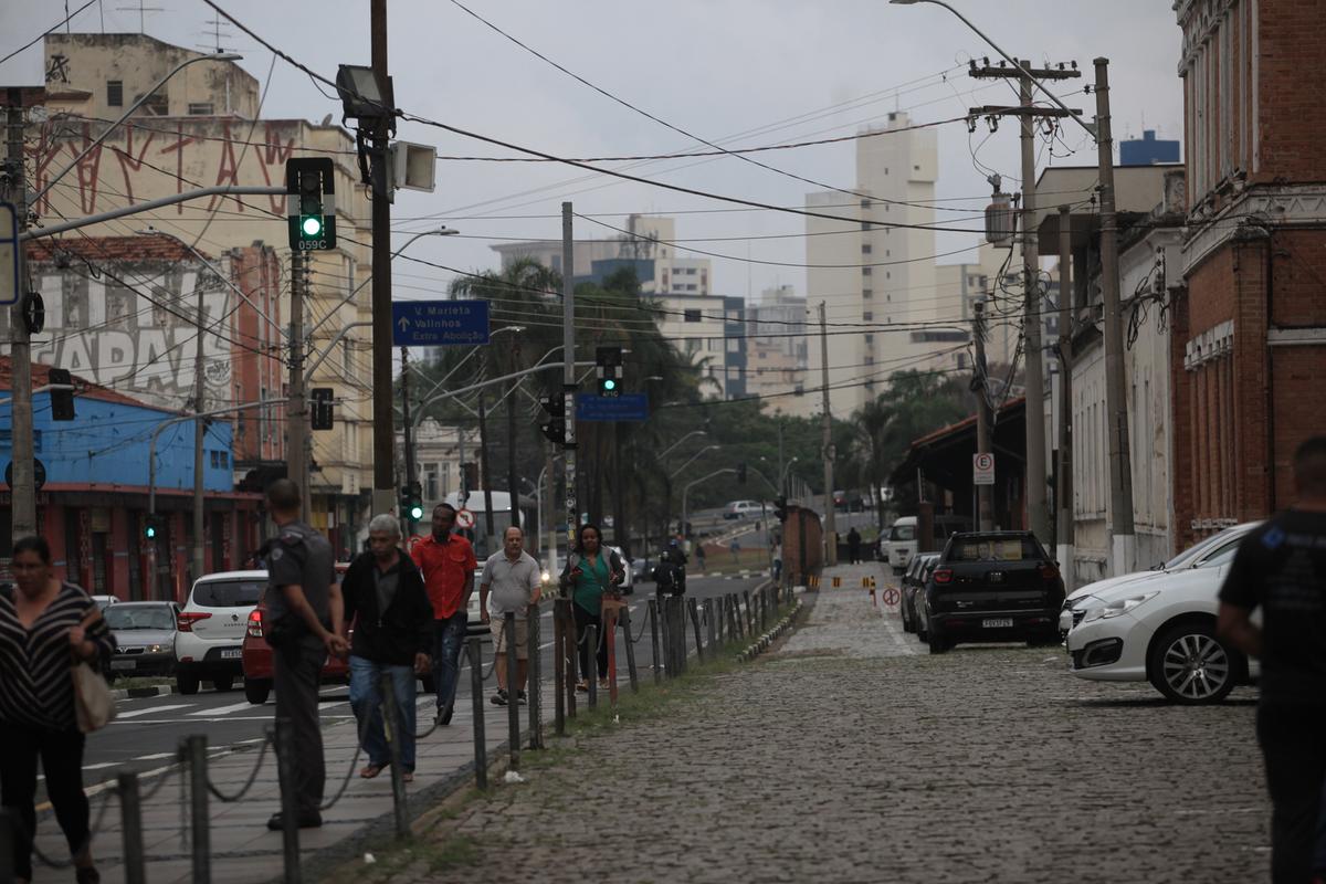 Largo Marechal Floriano em frente à Estação Cultura, região central de Campinas: prédios antigos e abandonados poderão ser reformados com a futura lei de incentivos da Prefeitura (Kamá Ribeiro)