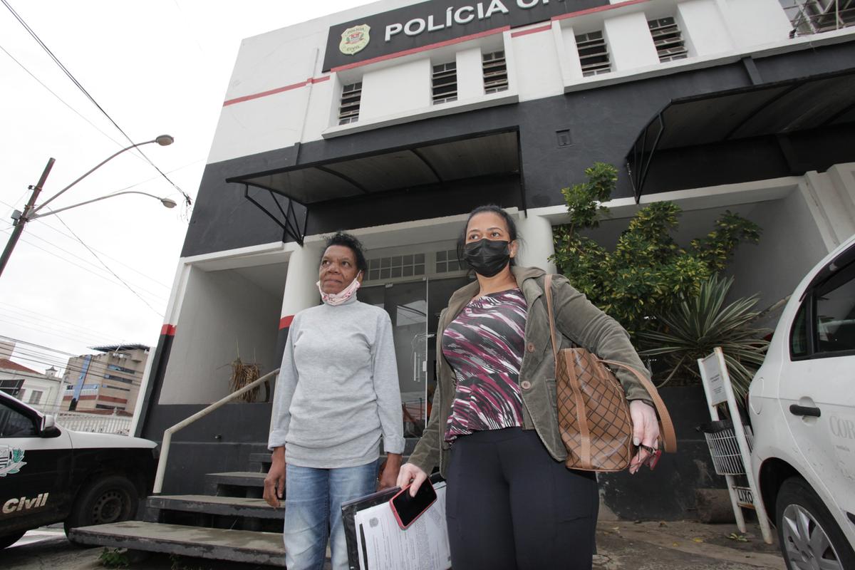 Família em luto descobre troca de corpo no velório (Rodrigo Zanotto)