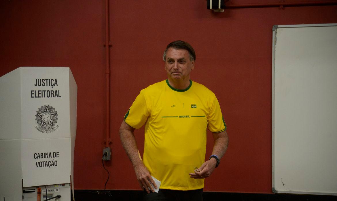 Presidente e candidato à reeleição votou, também pela manhã, em colégio no Rio de Janeiro (Agência Brasil)