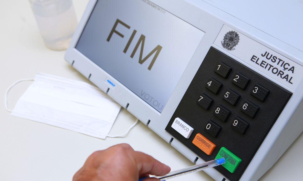 A substituição de urnas eletrônicas é normal em qualquer eleição, segundo o TSE (Agência Brasil)